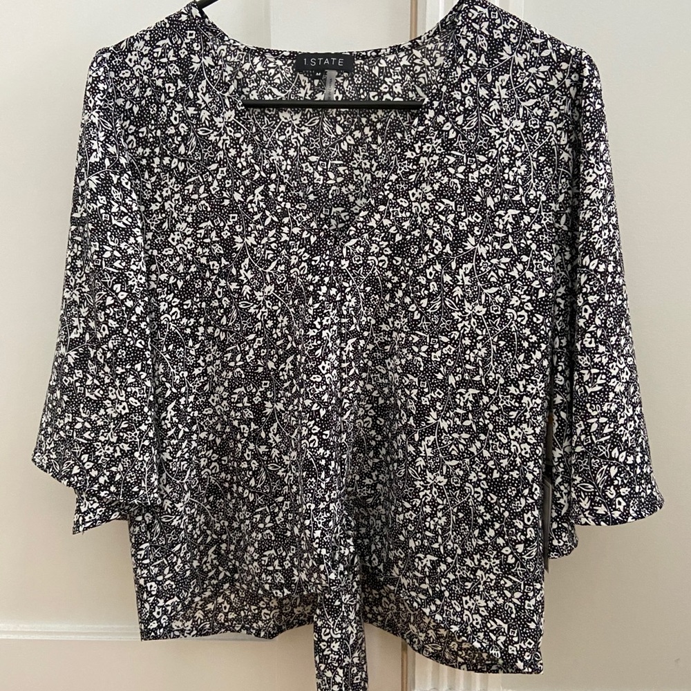 1STATE B&W floral bell sleeve blouse with knot tie